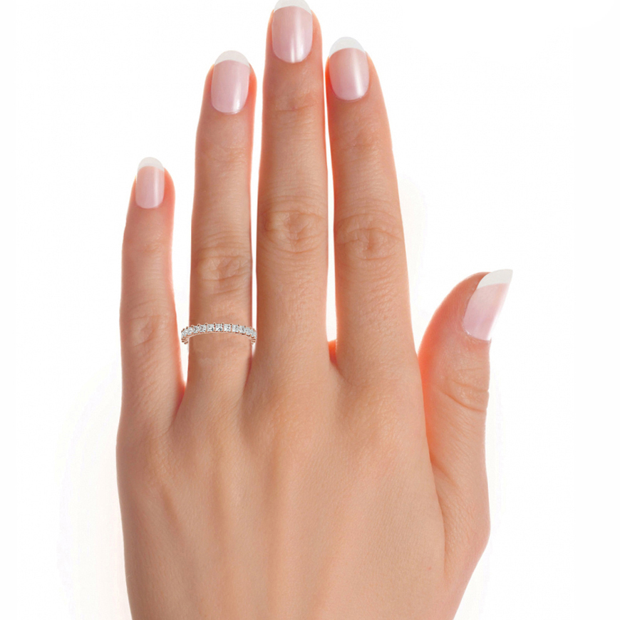 1.93 Carat IJ Color VS1 Clarity Diamond Studded Natural Diamond Ring.